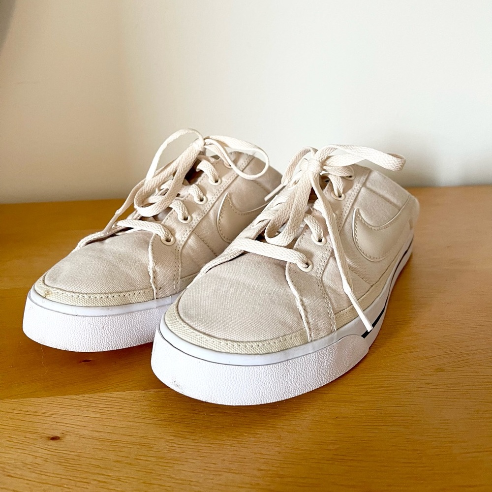 NWOT Nike Court Legacy Mules